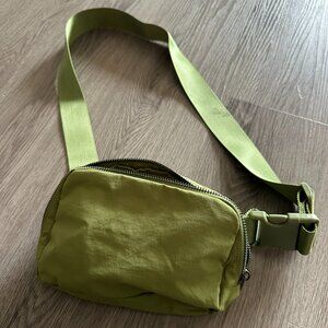 NEW Hunter Green Fanny Pack Small Crossbody Bag Purse with Pockets